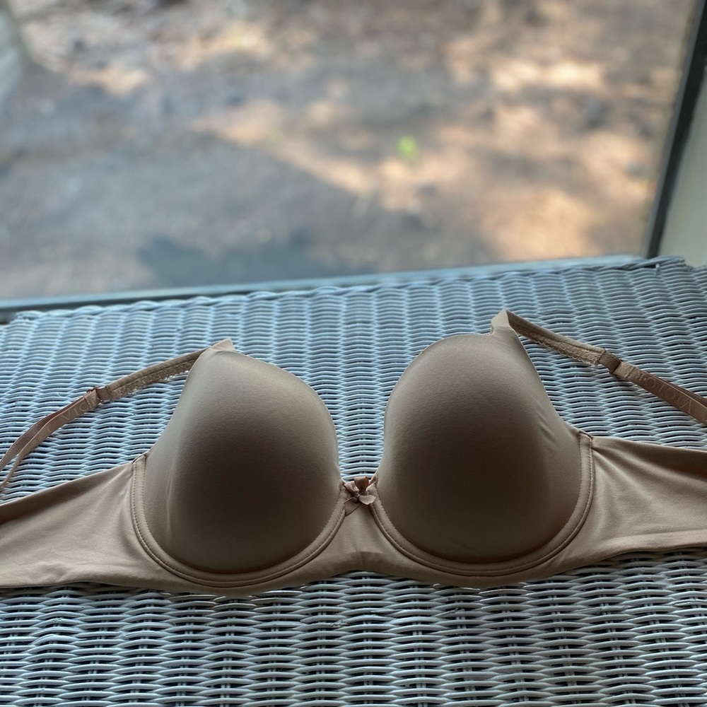 BNWT VICTORIAS SECRET BODY BY VICTORIA DEMI BRA